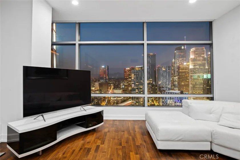 900 W Olympic #31J photo 3