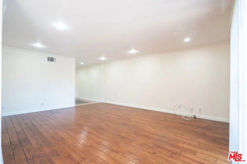 433 S Manhattan Place #108 photo 5