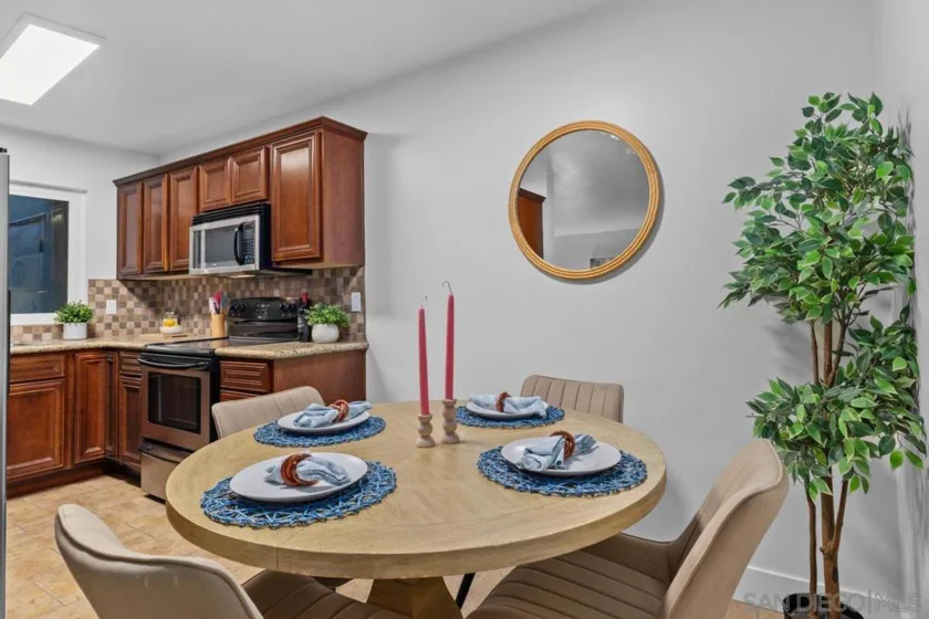1030 Robinson Avenue #210 photo 3