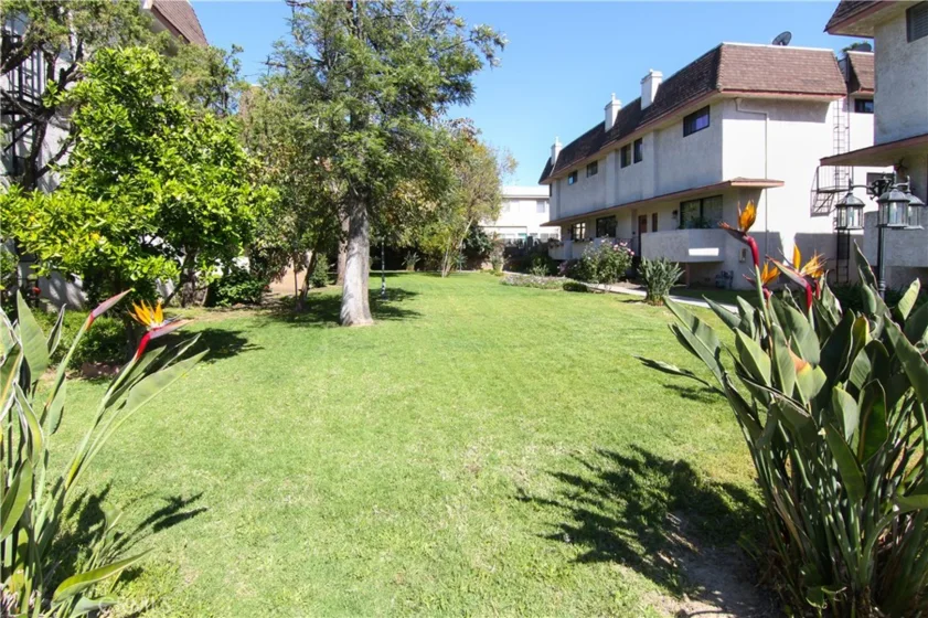 18425 Saticoy Street #4 photo 1