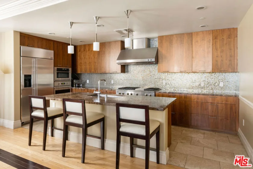 558 Caruso Avenue photo 35