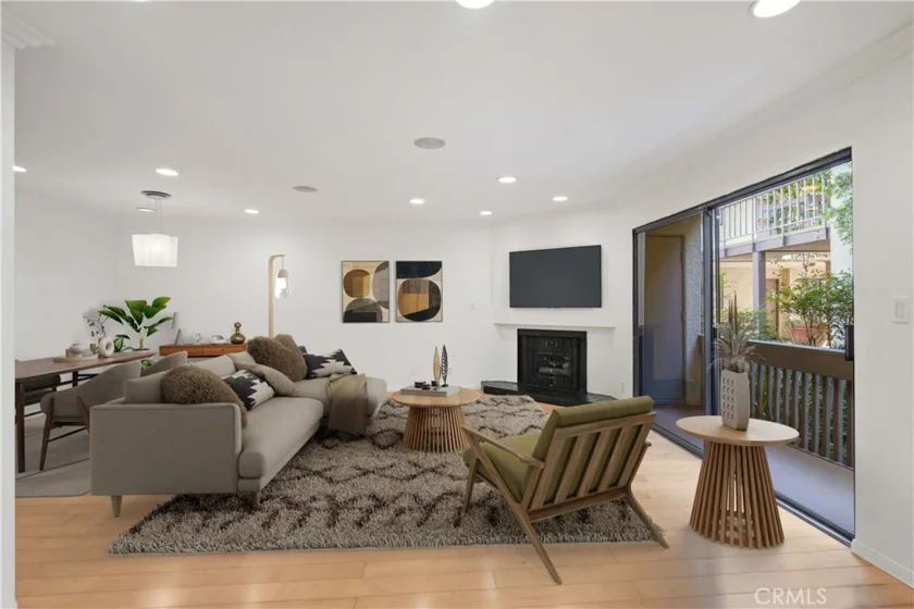 15207 Magnolia Boulevard #129 photo 1