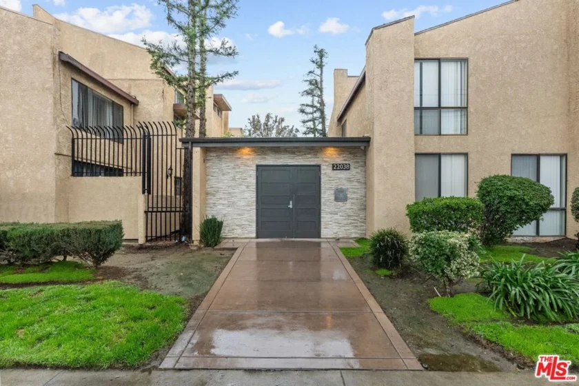 22038 Vanowen Street #208 photo 1