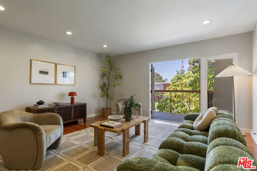 330 S Barrington Avenue #201 photo 2
