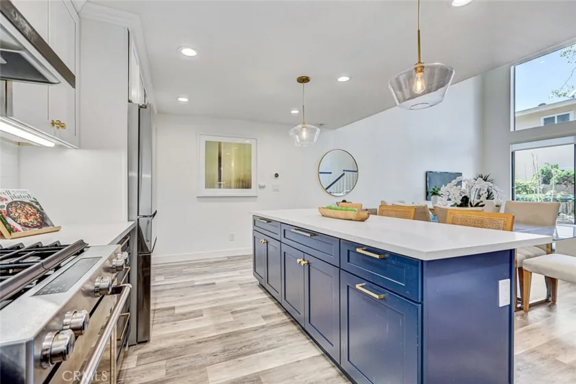 984 Granville photo 3