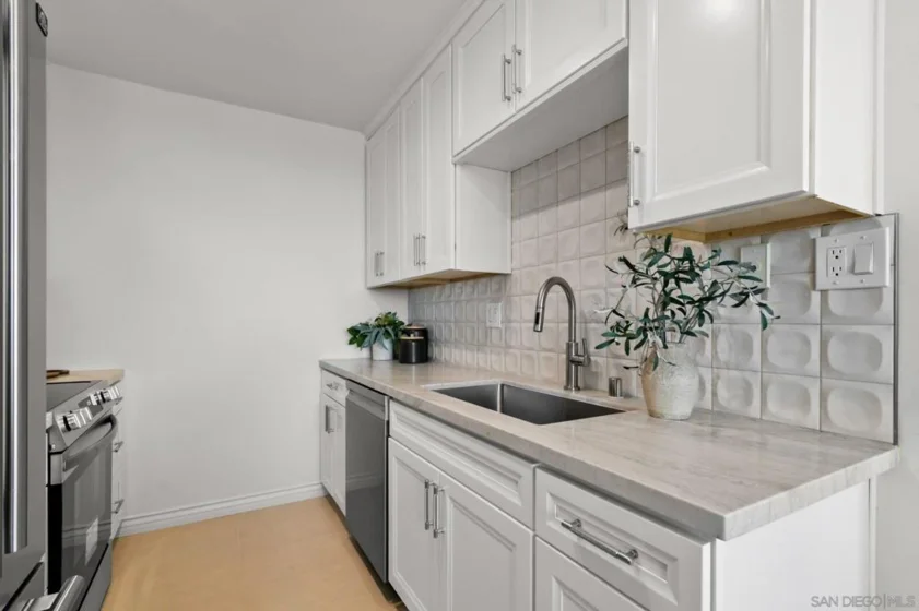 1907 Robinson Avenue #304 photo 6