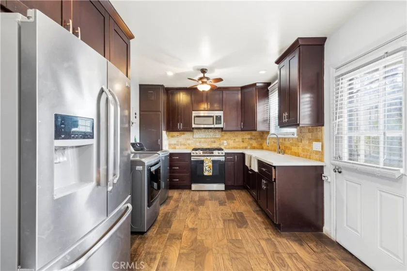 527 E Maple photo 13