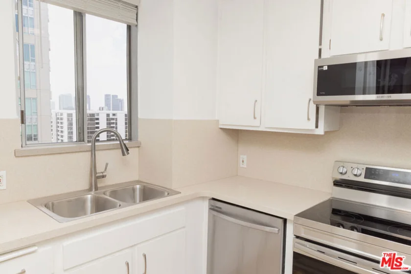 10747 Wilshire Boulevard #PH4 photo 25
