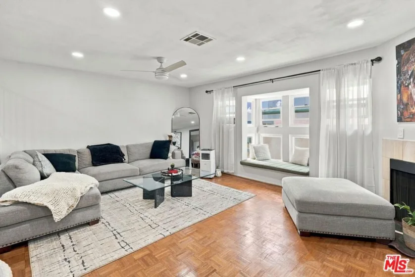 532 W Venice Way #4 photo 1