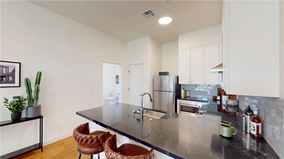 1878 E Walnut Street #203 photo 3