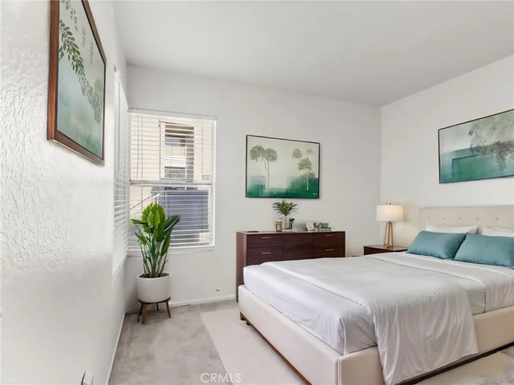 194 Greenmoor photo 24