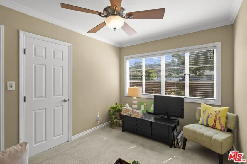 5464 Village Green photo 14