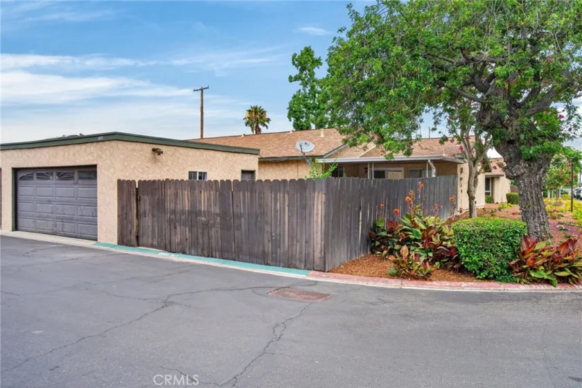 6377 La Mirada Way photo 32