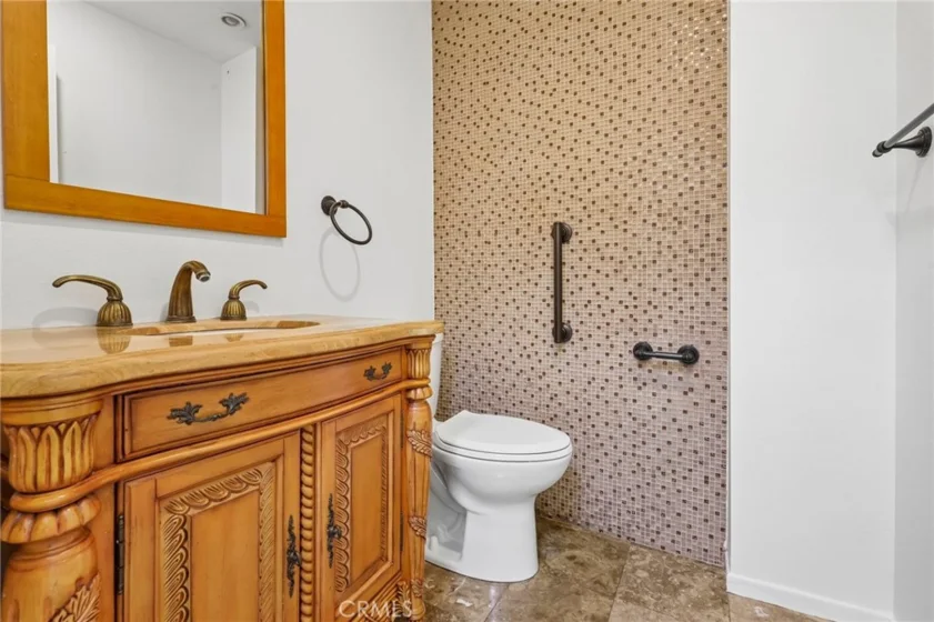 1131 Alta Loma photo 6