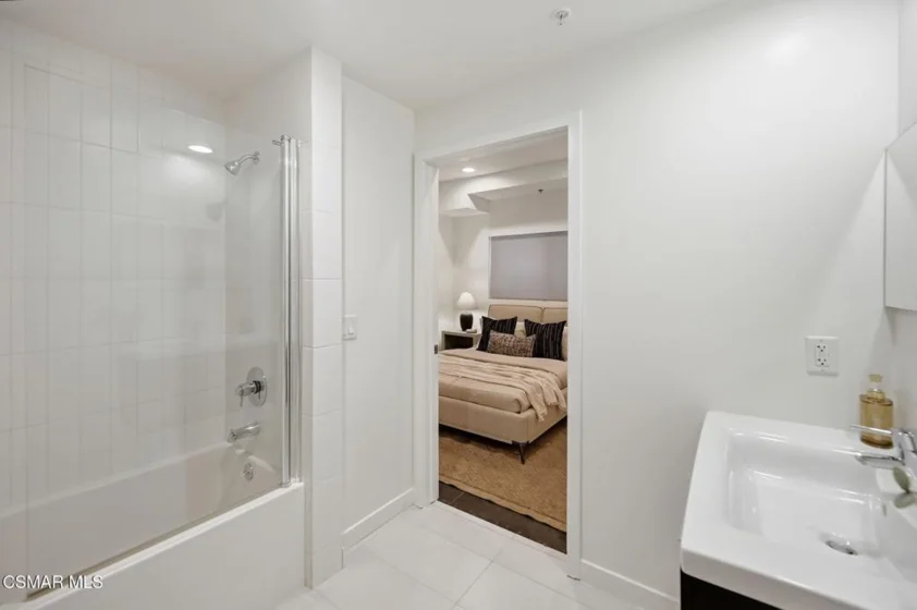 5016 Bakman Avenue #104 photo 33