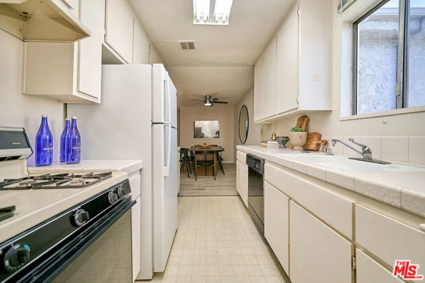 5437 Corteen Place #212 photo 9