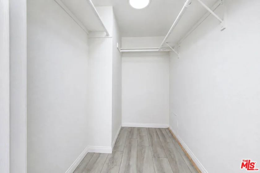 4249 Longridge Avenue #209 photo 21