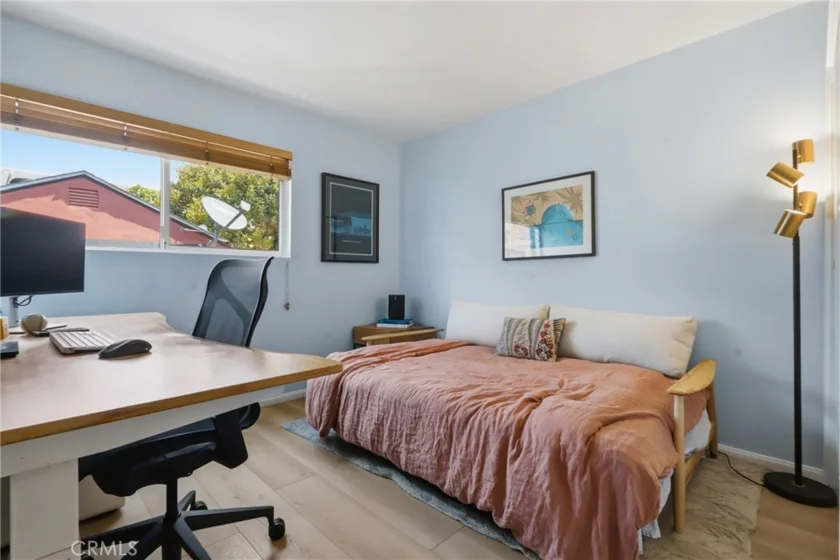 2147 N Beachwood #4 photo 9