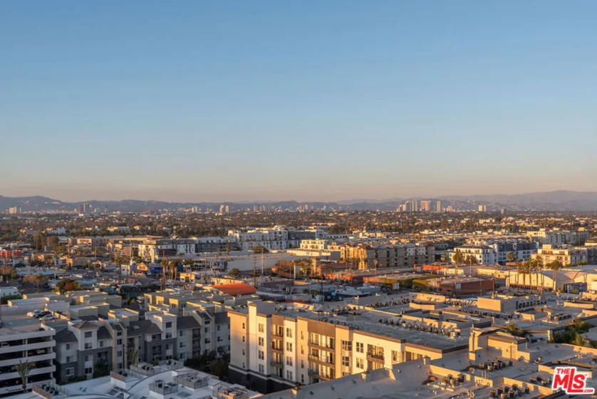 13700 Marina Pointe Drive #1520 photo 22