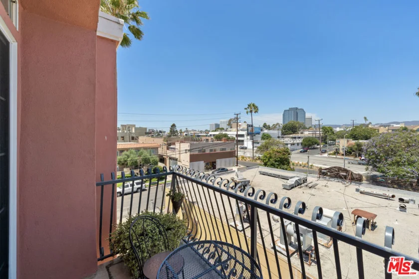 1522 S Saltair Avenue #304 photo 17