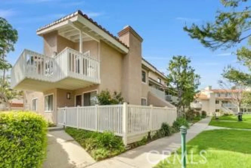 19092 Shorline Lane #5 photo 1