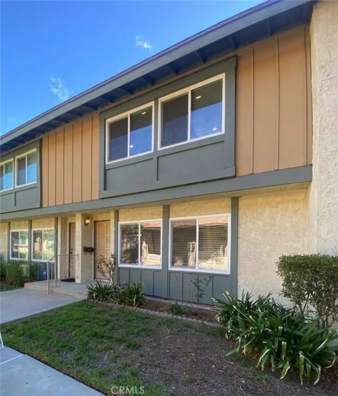 18951 Kittridge Street #82 photo 1