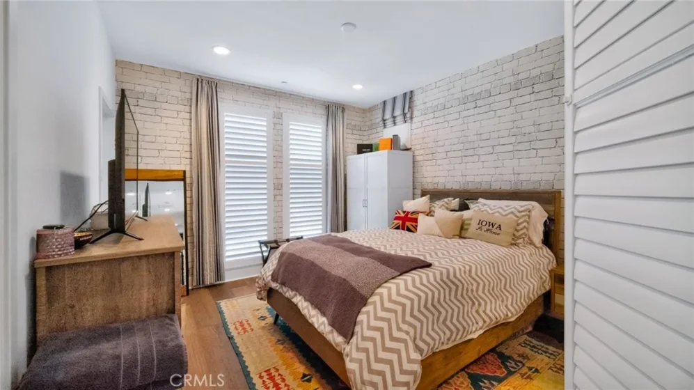 1687 Grand View photo 23