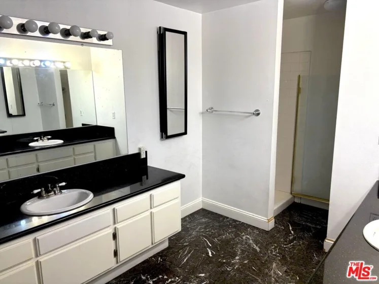 450 S Maple Drive #403 photo 11