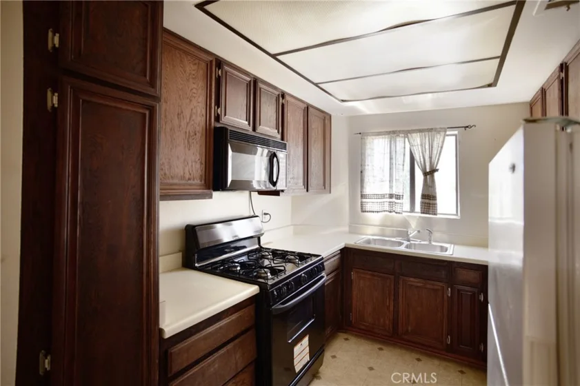 9601 Sylmar Avenue #1 photo 20