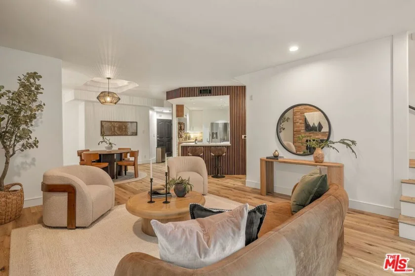 1160 Granville Avenue #104 photo 1