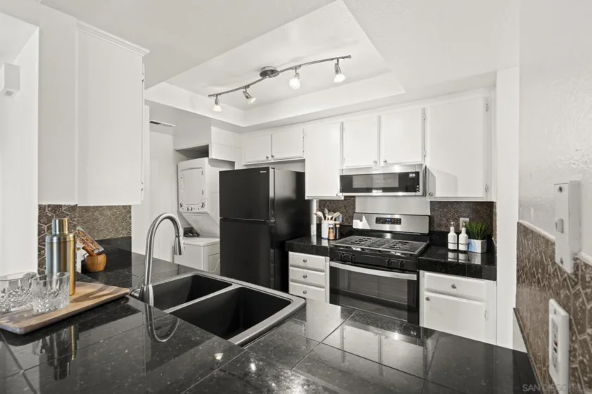 2063 Lakeridge #101 photo 11