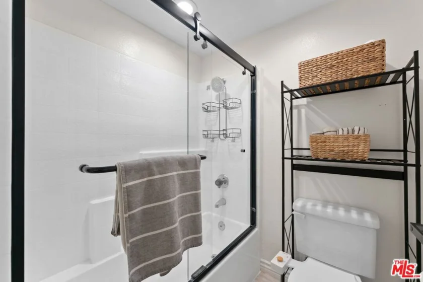 5515 Canoga Avenue #220 photo 19