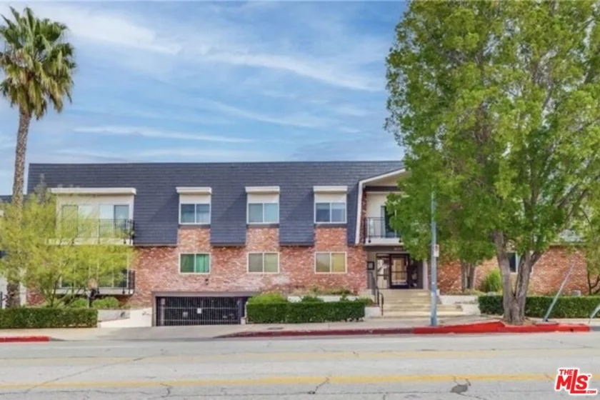 5252 Coldwater Canyon Avenue #207 photo 3