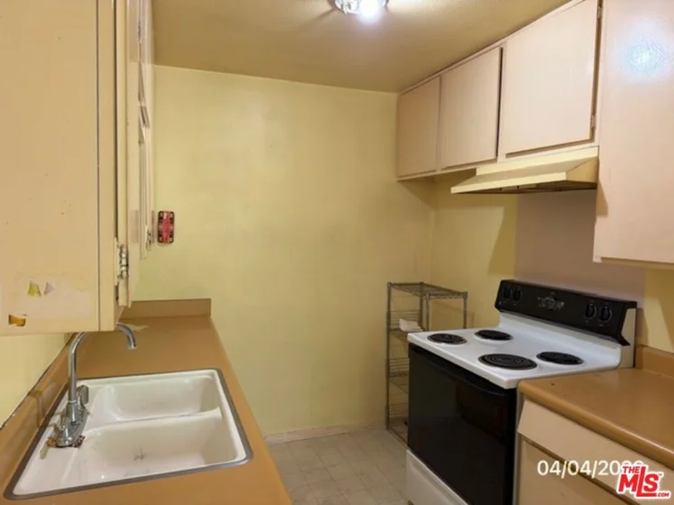 525 S Ardmore Avenue #242 photo 12