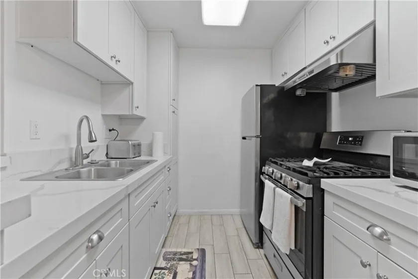 801 S Lyon #A213 photo 17