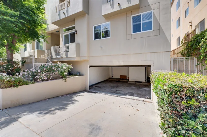 2125 S Bentley Avenue #101 photo 21