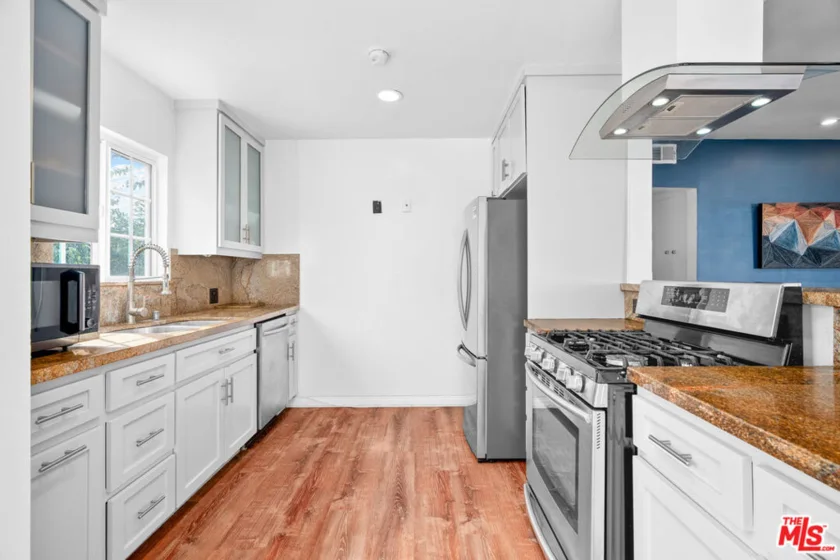 6160 Whitsett Avenue #10 photo 5