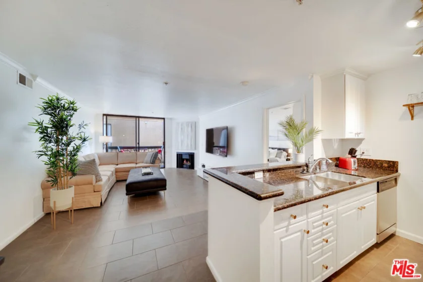 7320 Hawthorn Avenue #211 photo 1