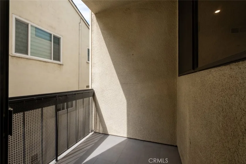 1305 N Columbus Avenue #112 photo 26