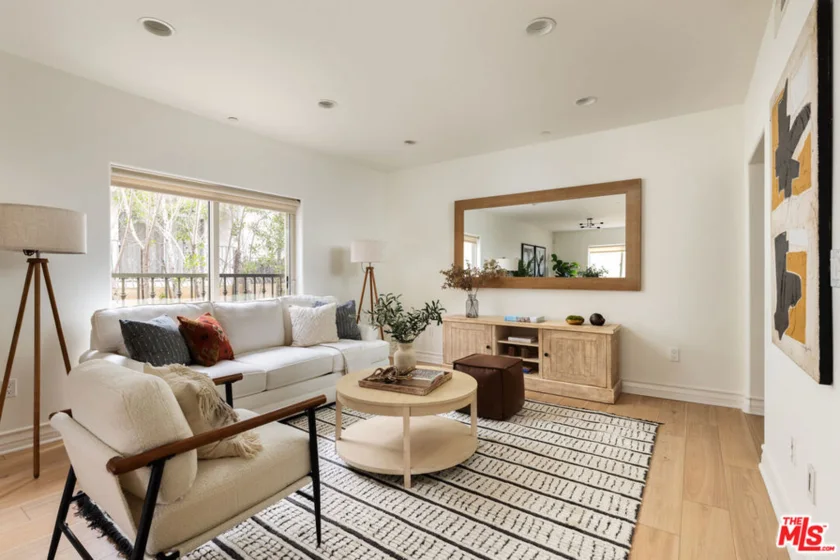 936 N Hudson Avenue #102 photo 1