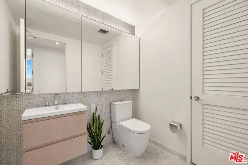 877 Francisco Street #1811 photo 8
