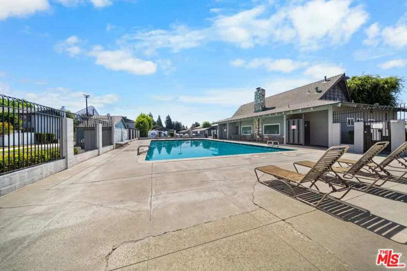 14647 Red Hill Avenue photo 23