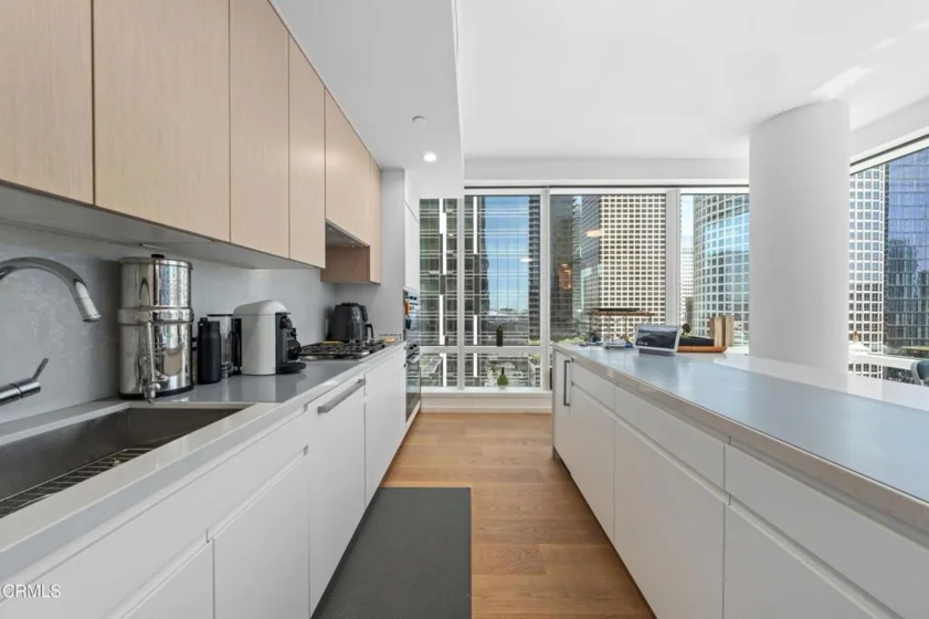 877 Francisco Street #1506 photo 4