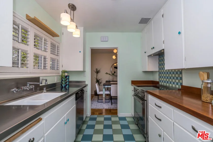 5383 Village photo 19