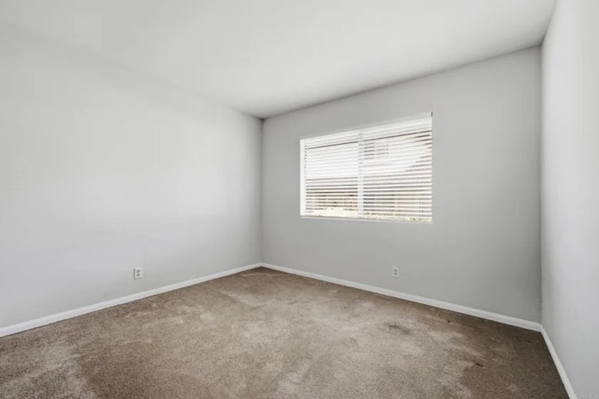 655 Beverly Place photo 11