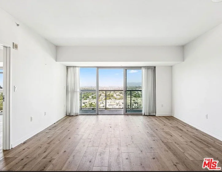 13700 Marina Pointe Drive #1210 photo 2