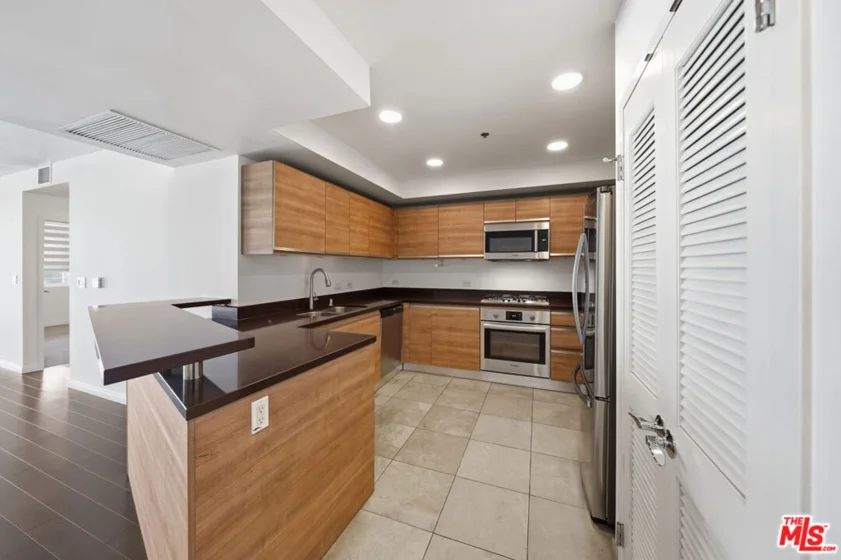 3785 Wilshire Boulevard #1607 photo 13