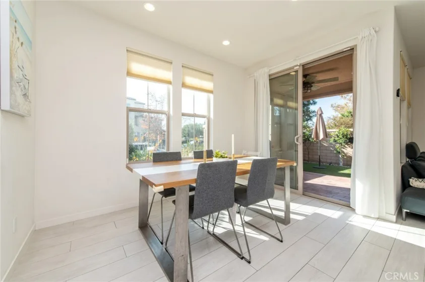 192 Finch photo 6