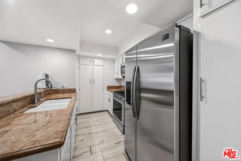 2700 Cahuenga Boulevard #4220 photo 5