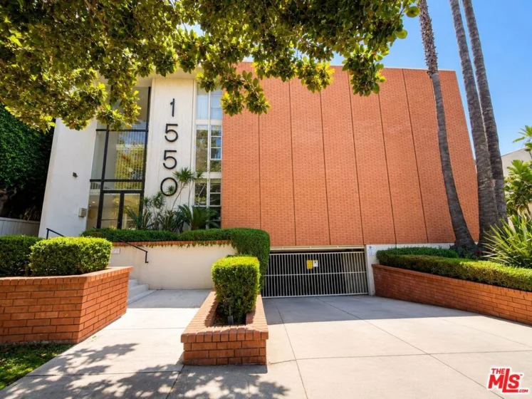 1550 N Laurel Avenue #301 photo 2